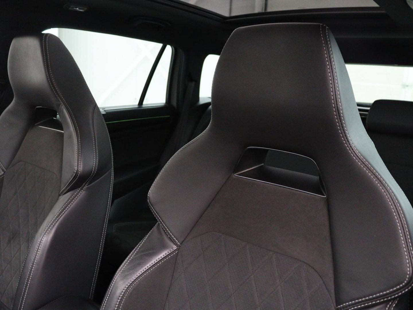 Škoda Kodiaq 1.5 TSI Sportline | Panoramadak | Stoelverwarming | Leder/Alcantara | Camera | Carplay | Sfeerverlichting | Virtual Cockpit | Canton Sound | Navigatie | Keyless | 20'' | Memory | Full LED