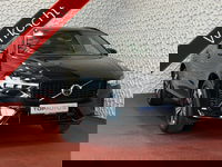 Volvo XC60 - 2.0 T6 350 PK PHEV AWD PLUS DARK + LONG RANGE PANO HARMAN-KARDON 360CAM ELEK.KLEP STUUR/STOEL VERW. Plug in Hybrid ✅ Top Auto's Wijchen ,  Altijd een Ruim aanbod van Volvo's i  BUSINESS / CORE / BRIGHT / DARK / ULTRA DARK / PLUS DARK / BLACK EDITION  / ES