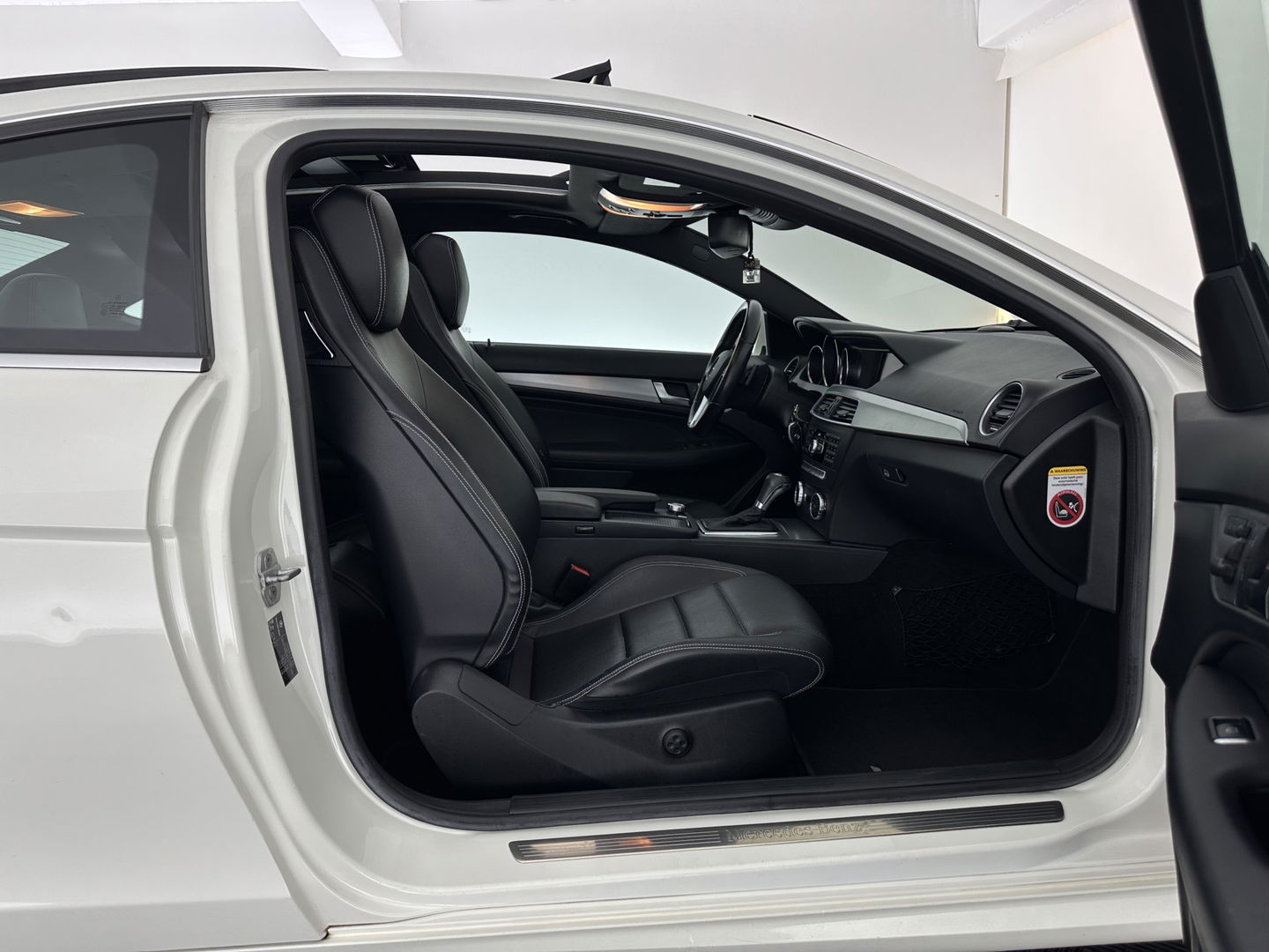 Mercedes-Benz C-Klasse Coupé 180 AMG Aut. *PANO | LEATHER | XENON | MEMORY-PACK | SPORT-SEATS | NAVI-FULLMAP | ECC | PDC | CRUISE | 17''ALU | TOWBAR*