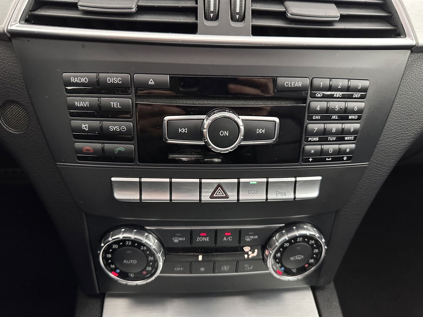 Mercedes-Benz C-Klasse Coupé 180 AMG Aut. *PANO | LEATHER | XENON | MEMORY-PACK | SPORT-SEATS | NAVI-FULLMAP | ECC | PDC | CRUISE | 17''ALU | TOWBAR*