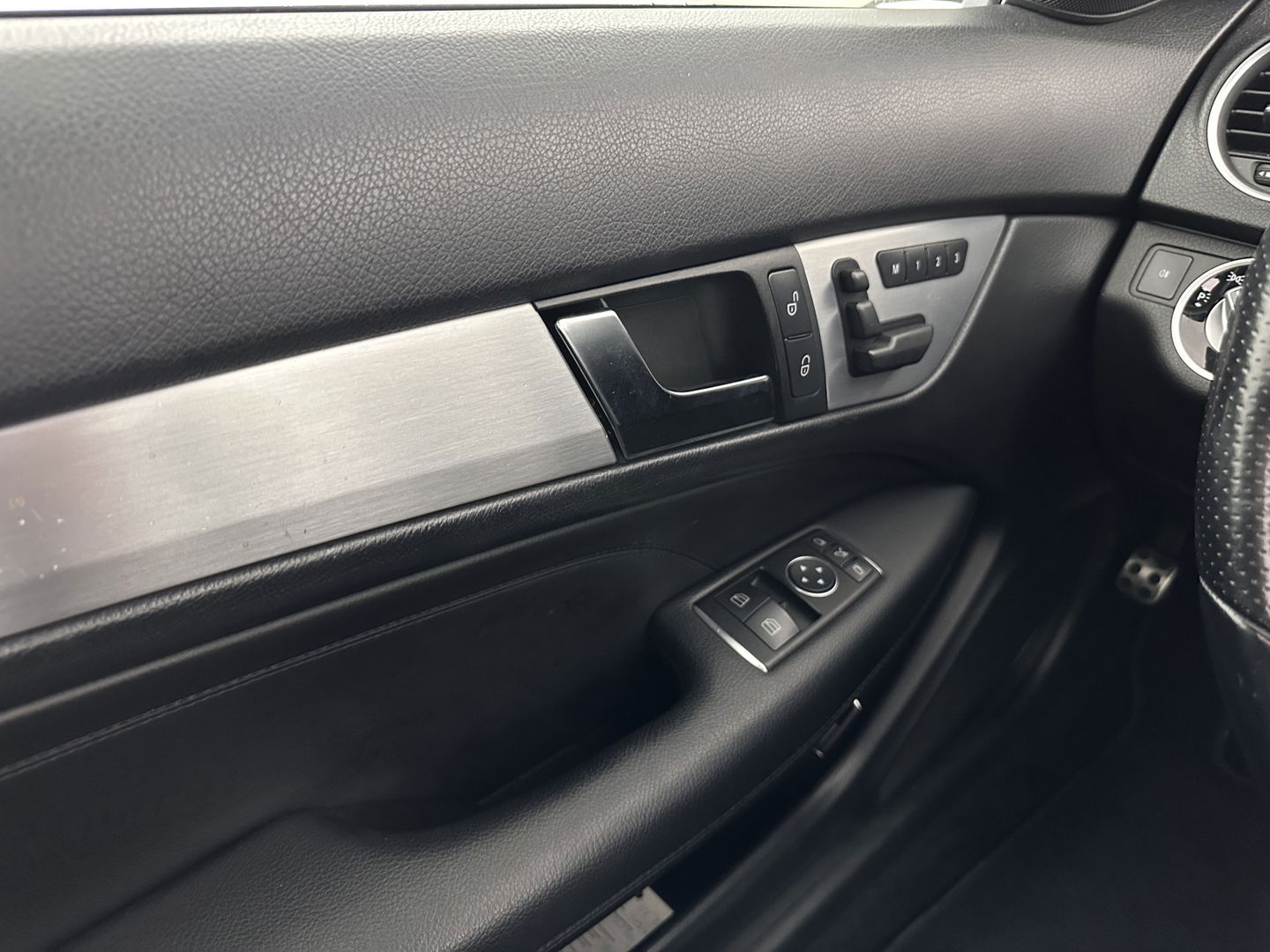 Mercedes-Benz C-Klasse Coupé 180 AMG Aut. *PANO | LEATHER | XENON | MEMORY-PACK | SPORT-SEATS | NAVI-FULLMAP | ECC | PDC | CRUISE | 17''ALU | TOWBAR*