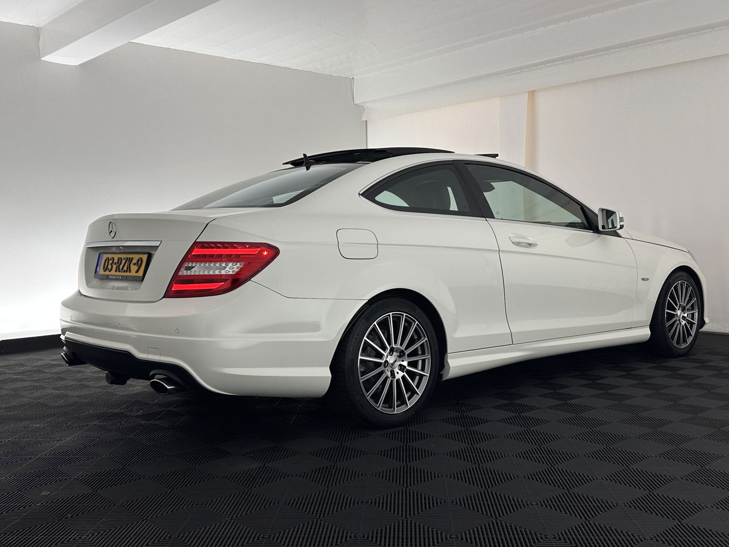 Mercedes-Benz C-Klasse Coupé 180 AMG Aut. *PANO | LEATHER | XENON | MEMORY-PACK | SPORT-SEATS | NAVI-FULLMAP | ECC | PDC | CRUISE | 17''ALU | TOWBAR*