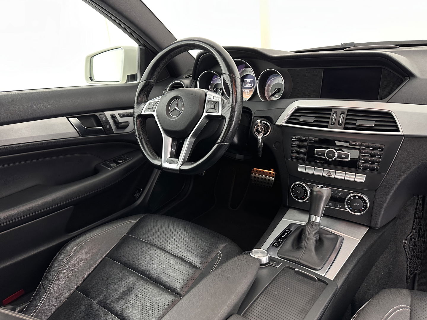 Mercedes-Benz C-Klasse Coupé 180 AMG Aut. *PANO | LEATHER | XENON | MEMORY-PACK | SPORT-SEATS | NAVI-FULLMAP | ECC | PDC | CRUISE | 17''ALU | TOWBAR*