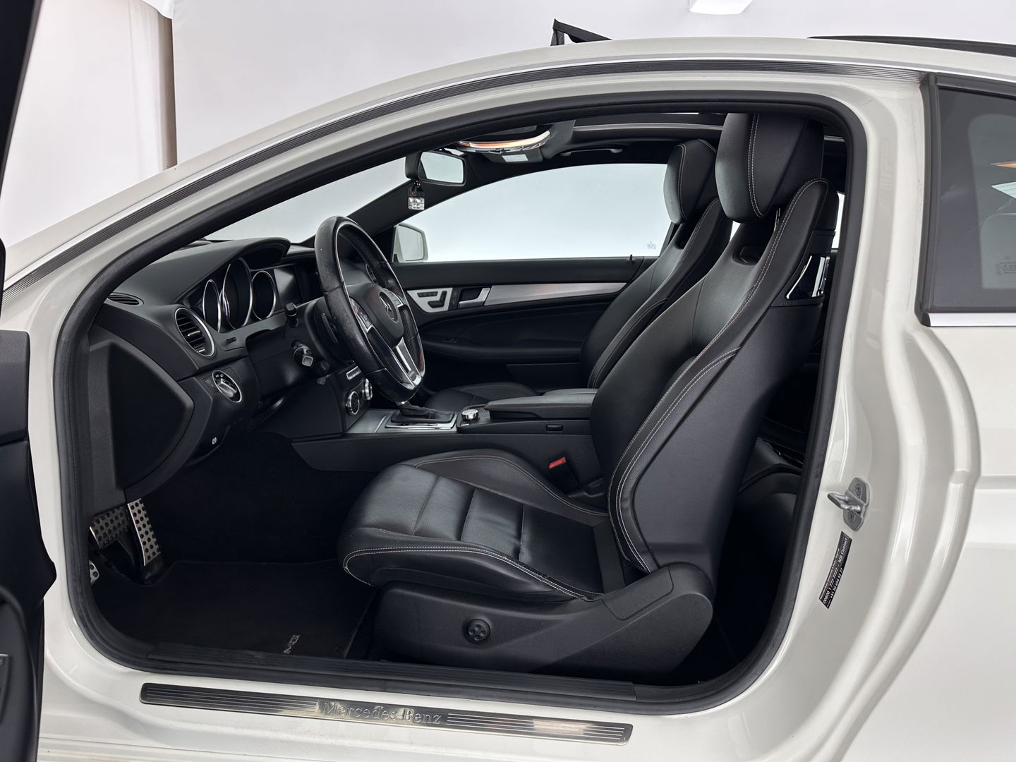 Mercedes-Benz C-Klasse Coupé 180 AMG Aut. *PANO | LEATHER | XENON | MEMORY-PACK | SPORT-SEATS | NAVI-FULLMAP | ECC | PDC | CRUISE | 17''ALU | TOWBAR*