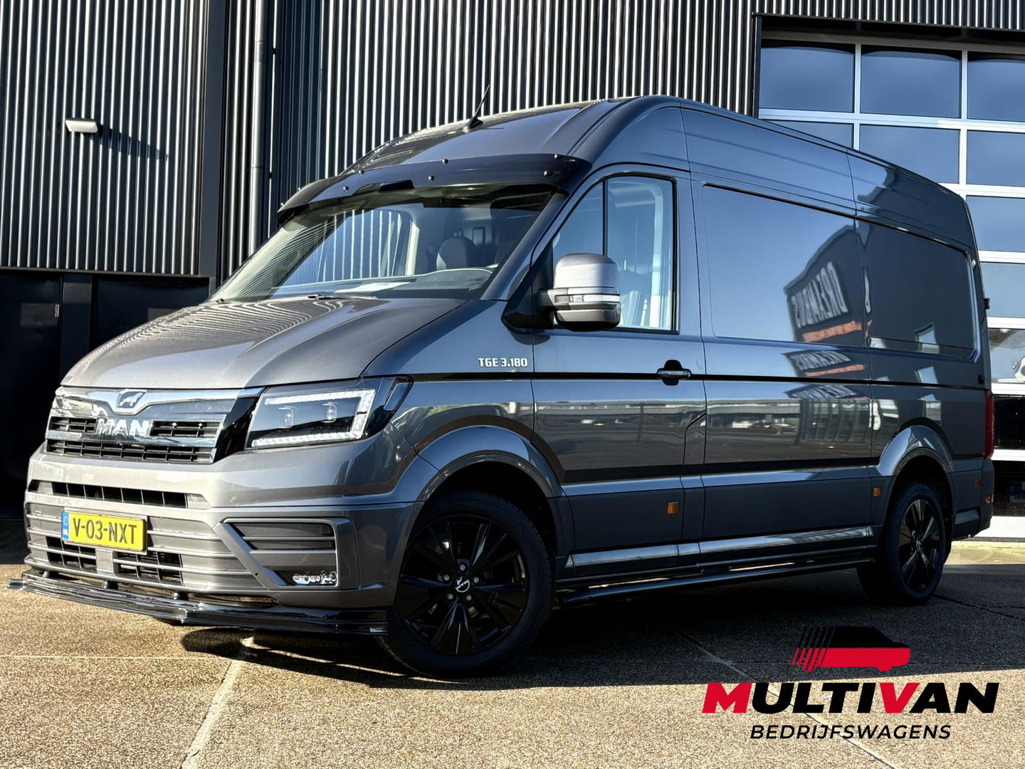 MAN TGE 35 2.0 L3H3 LUXE | LEDER | GASGEVEERDE CHAUFFEURSSTOEL | LED | CRUISE | LMV | SIDEBARS | DIK UITGEVOERD