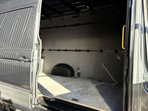 MAN TGE 35 2.0 L3H3 LUXE | LEDER | GASGEVEERDE CHAUFFEURSSTOEL | LED | CRUISE | LMV | SIDEBARS | DIK UITGEVOERD