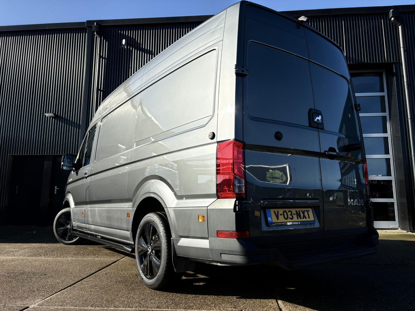 MAN TGE 35 2.0 L3H3 LUXE | LEDER | GASGEVEERDE CHAUFFEURSSTOEL | LED | CRUISE | LMV | SIDEBARS | DIK UITGEVOERD