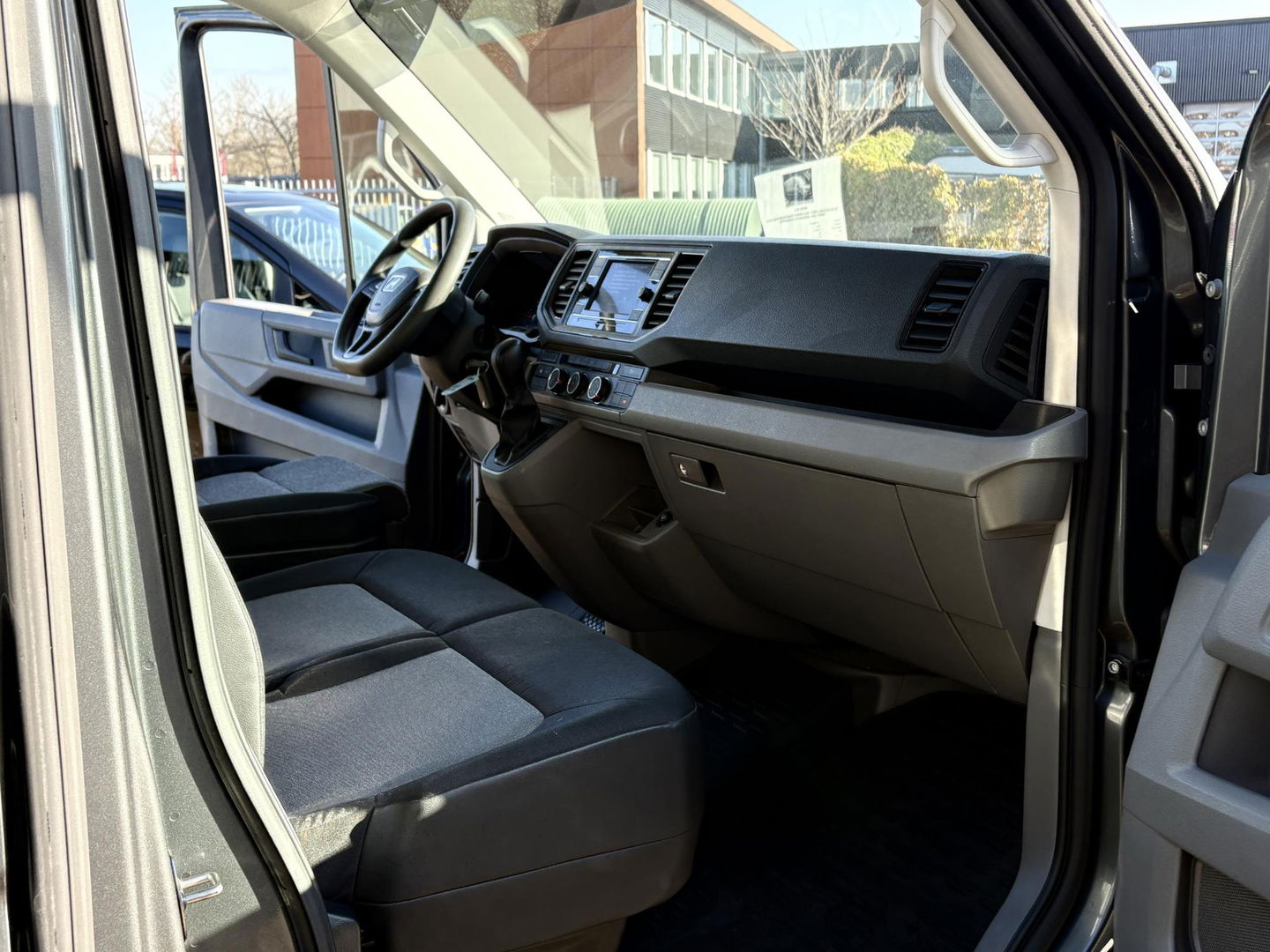 MAN TGE 35 2.0 L3H3 LUXE | LEDER | GASGEVEERDE CHAUFFEURSSTOEL | LED | CRUISE | LMV | SIDEBARS | DIK UITGEVOERD