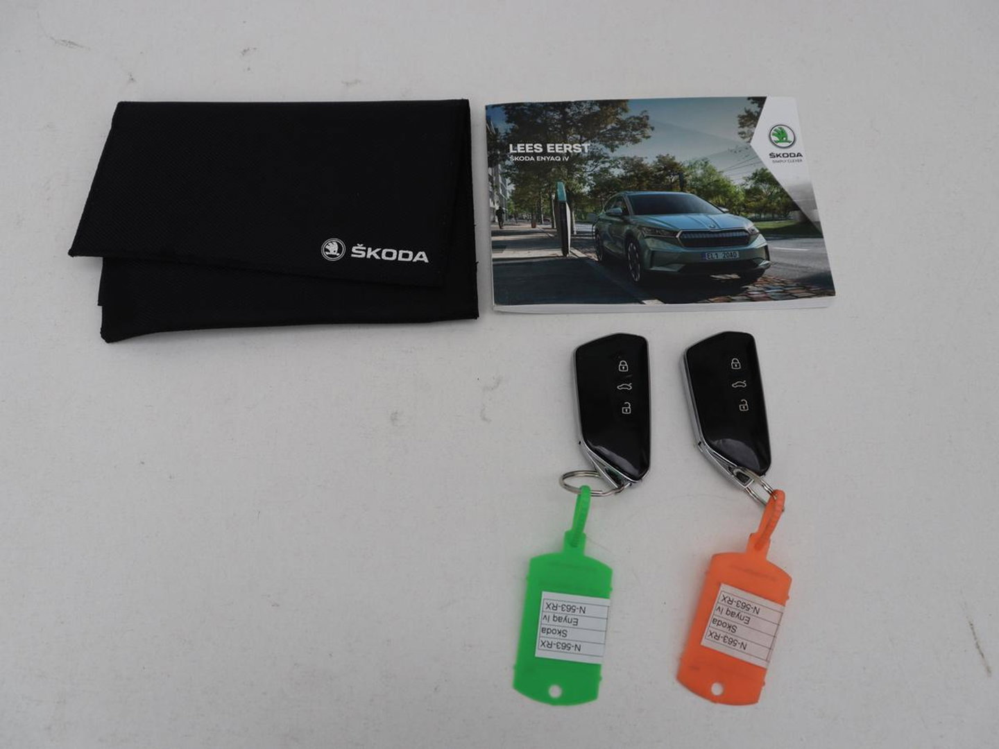 Škoda Enyaq iV 60 | Warmtepomp | Stoelverwarming | Camera | Keyless | Carplay | Navigatie | Half leder | Full LED | Cruise control | Parkeerhulp | Sfeerverlichting