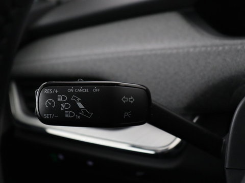 Škoda Enyaq iV 60 | Warmtepomp | Stoelverwarming | Camera | Keyless | Carplay | Navigatie | Half leder | Full LED | Cruise control | Parkeerhulp | Sfeerverlichting