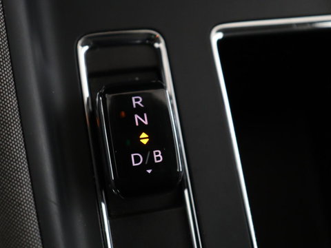 Škoda Enyaq iV 60 | Warmtepomp | Stoelverwarming | Camera | Keyless | Carplay | Navigatie | Half leder | Full LED | Cruise control | Parkeerhulp | Sfeerverlichting