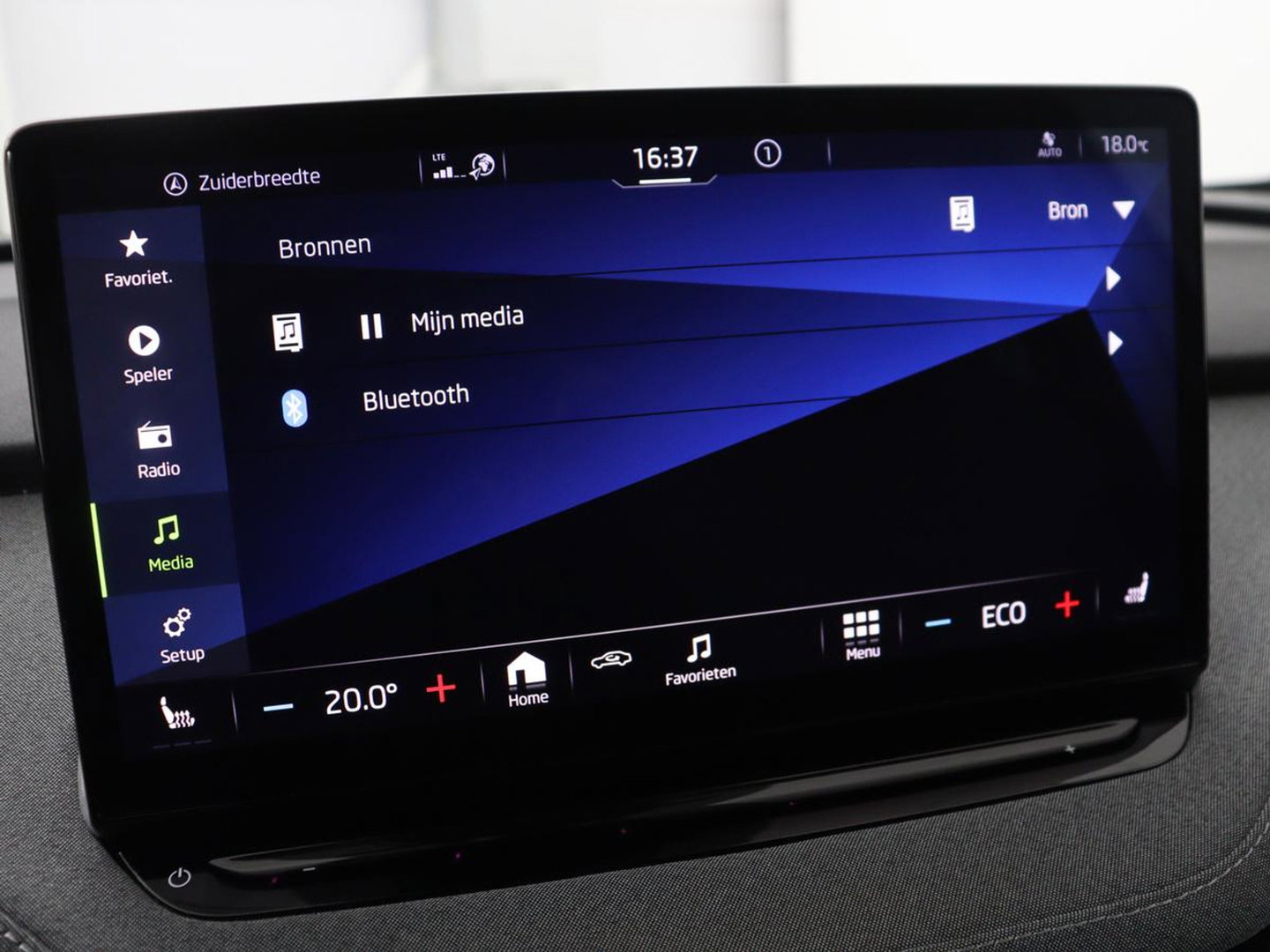 Škoda Enyaq iV 60 | Warmtepomp | Stoelverwarming | Camera | Keyless | Carplay | Navigatie | Half leder | Full LED | Cruise control | Parkeerhulp | Sfeerverlichting