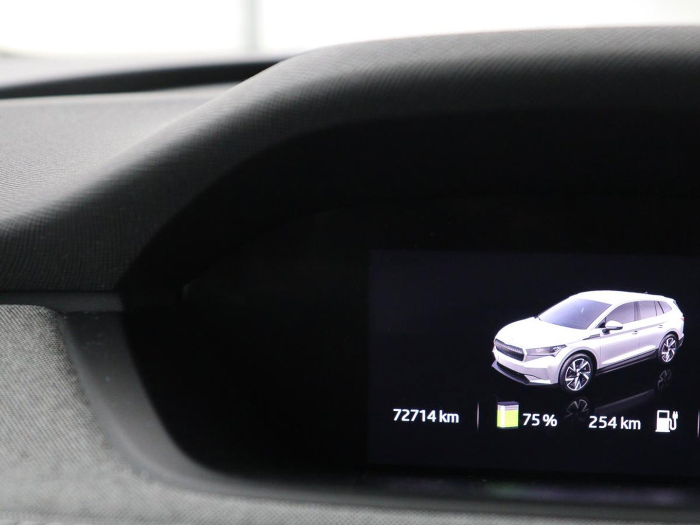 Škoda Enyaq iV 60 | Warmtepomp | Stoelverwarming | Camera | Keyless | Carplay | Navigatie | Half leder | Full LED | Cruise control | Parkeerhulp | Sfeerverlichting