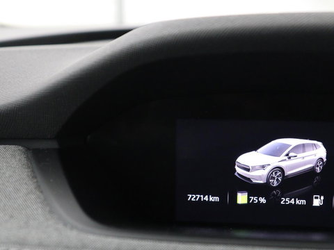 Škoda Enyaq iV 60 | Warmtepomp | Stoelverwarming | Camera | Keyless | Carplay | Navigatie | Half leder | Full LED | Cruise control | Parkeerhulp | Sfeerverlichting