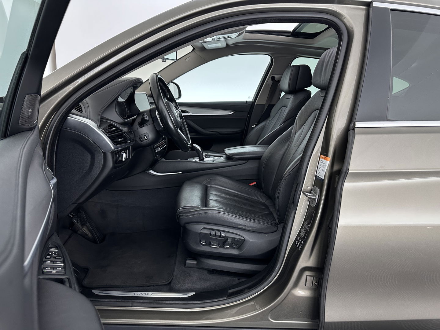 BMW X6 xDrive30d High Executive (INCL.BTW) Aut. *PANO | HEAD-UP | ADAPTIVE-CRUISE | LEATHER | FULL-LED | HARMAN/KARDON | BLINDSPOT | MEMORY-PACK | DIGI-COCKPIT | HEATED-COMFORTSEATS | NAVI-FULLMAP | PRIVACY-GLASS | SHIFT-PA