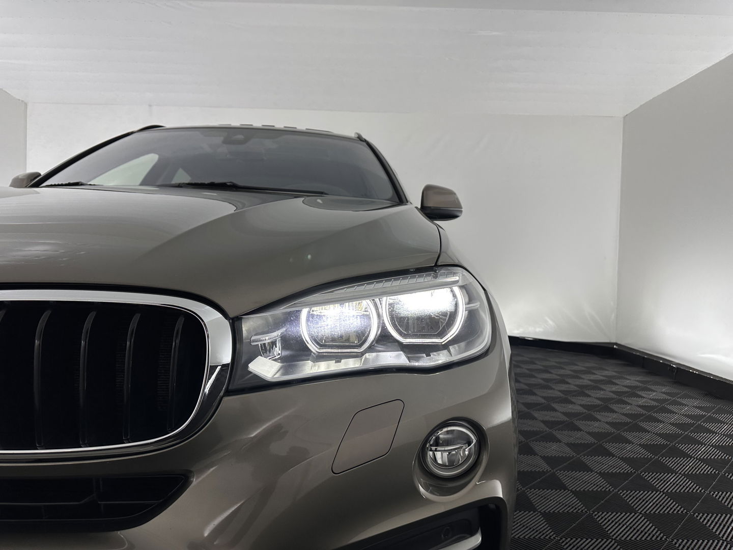 BMW X6 xDrive30d High Executive (INCL.BTW) Aut. *PANO | HEAD-UP | ADAPTIVE-CRUISE | LEATHER | FULL-LED | HARMAN/KARDON | BLINDSPOT | MEMORY-PACK | DIGI-COCKPIT | HEATED-COMFORTSEATS | NAVI-FULLMAP | PRIVACY-GLASS | SHIFT-PA