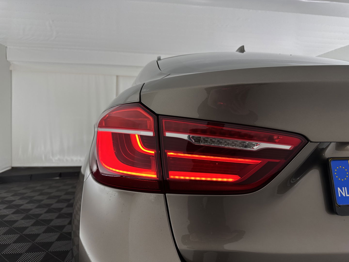 BMW X6 xDrive30d High Executive (INCL.BTW) Aut. *PANO | HEAD-UP | ADAPTIVE-CRUISE | LEATHER | FULL-LED | HARMAN/KARDON | BLINDSPOT | MEMORY-PACK | DIGI-COCKPIT | HEATED-COMFORTSEATS | NAVI-FULLMAP | PRIVACY-GLASS | SHIFT-PA