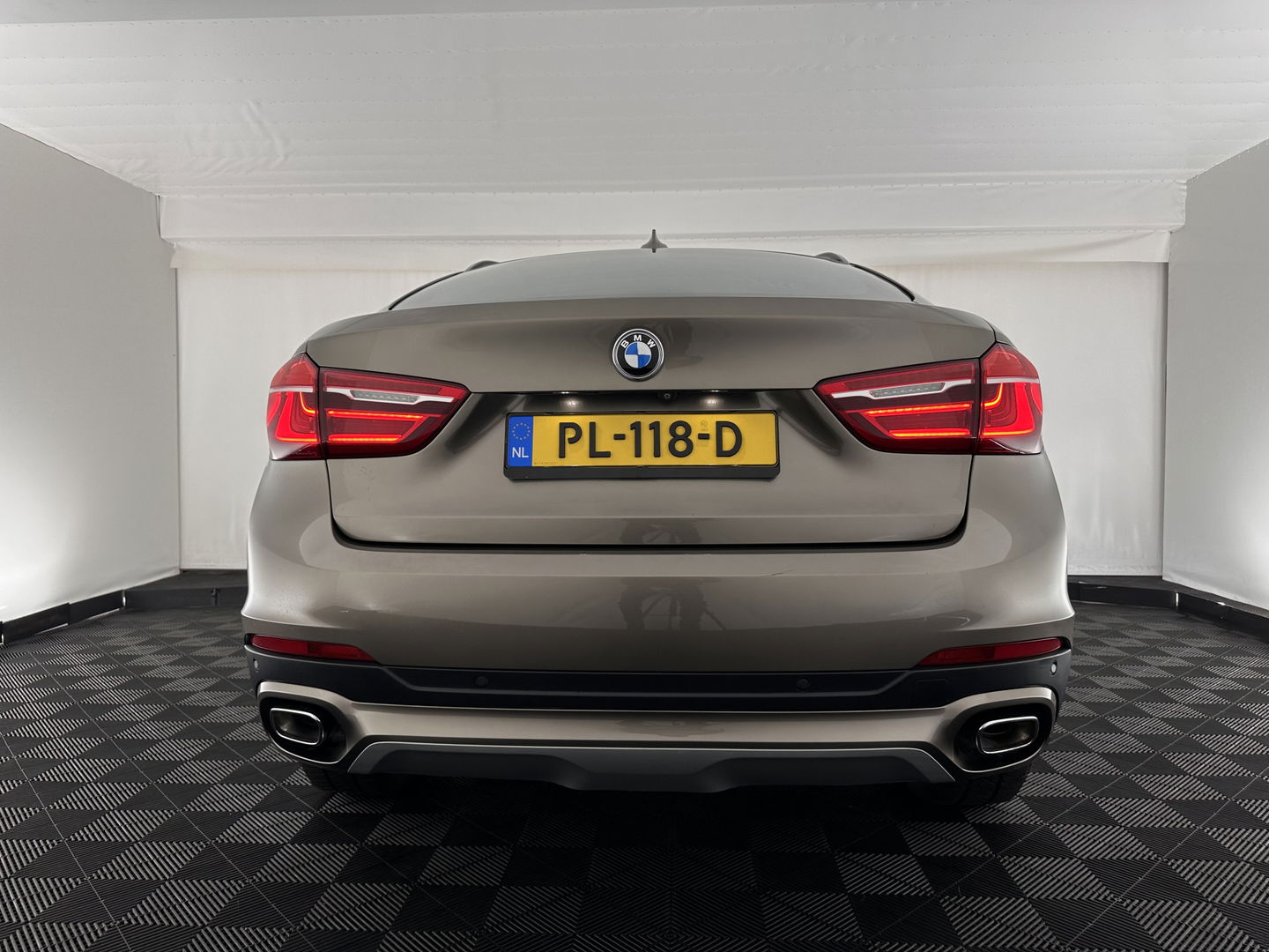 BMW X6 xDrive30d High Executive (INCL.BTW) Aut. *PANO | HEAD-UP | ADAPTIVE-CRUISE | LEATHER | FULL-LED | HARMAN/KARDON | BLINDSPOT | MEMORY-PACK | DIGI-COCKPIT | HEATED-COMFORTSEATS | NAVI-FULLMAP | PRIVACY-GLASS | SHIFT-PA