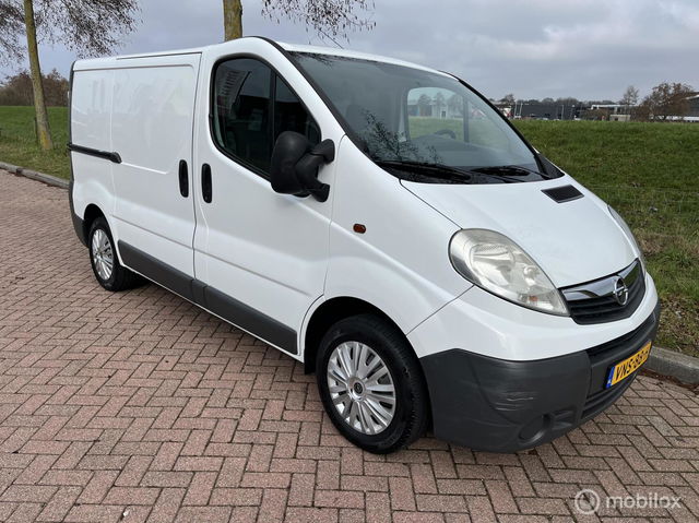 Opel Vivaro - bestel 2.0i Benzine | 3 zits | Trekhaak | Marge