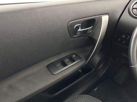 Nissan QASHQAI 1.6 Connect Edition ⚠️ *PANO | NAVI-FULLMAP | CRUISE | ECC | CAMERA | 19"ALU*