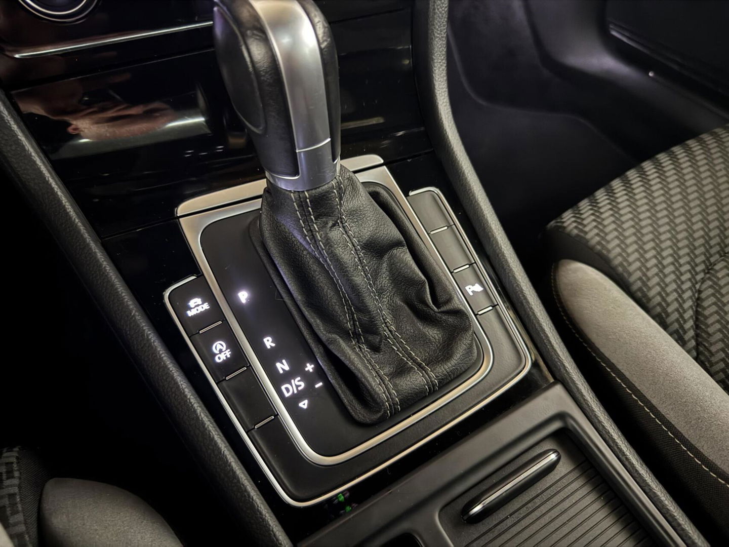 Volkswagen Golf 1.5 TSI R-Line Pano Virtual Carplay ACC NAP