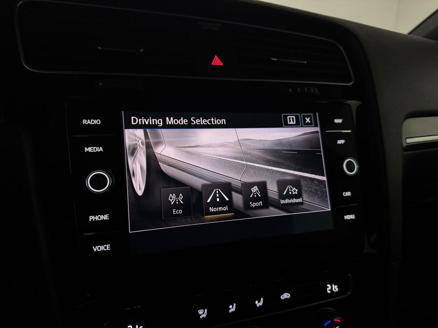 Volkswagen Golf 1.5 TSI R-Line Pano Virtual Carplay ACC NAP