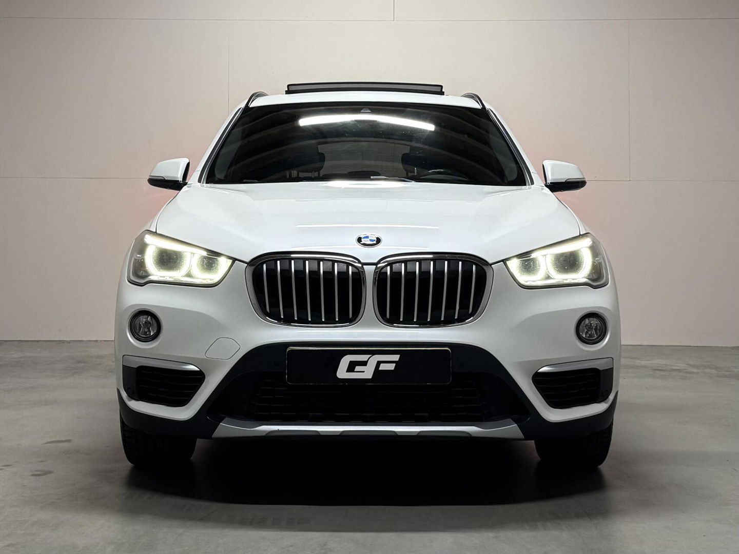 BMW X1 sDrive20i Sport Pano Leer H/K HUD Sfeerverl NAP