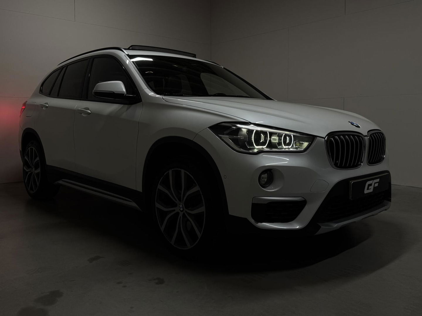 BMW X1 sDrive20i Sport Pano Leer H/K HUD Sfeerverl NAP