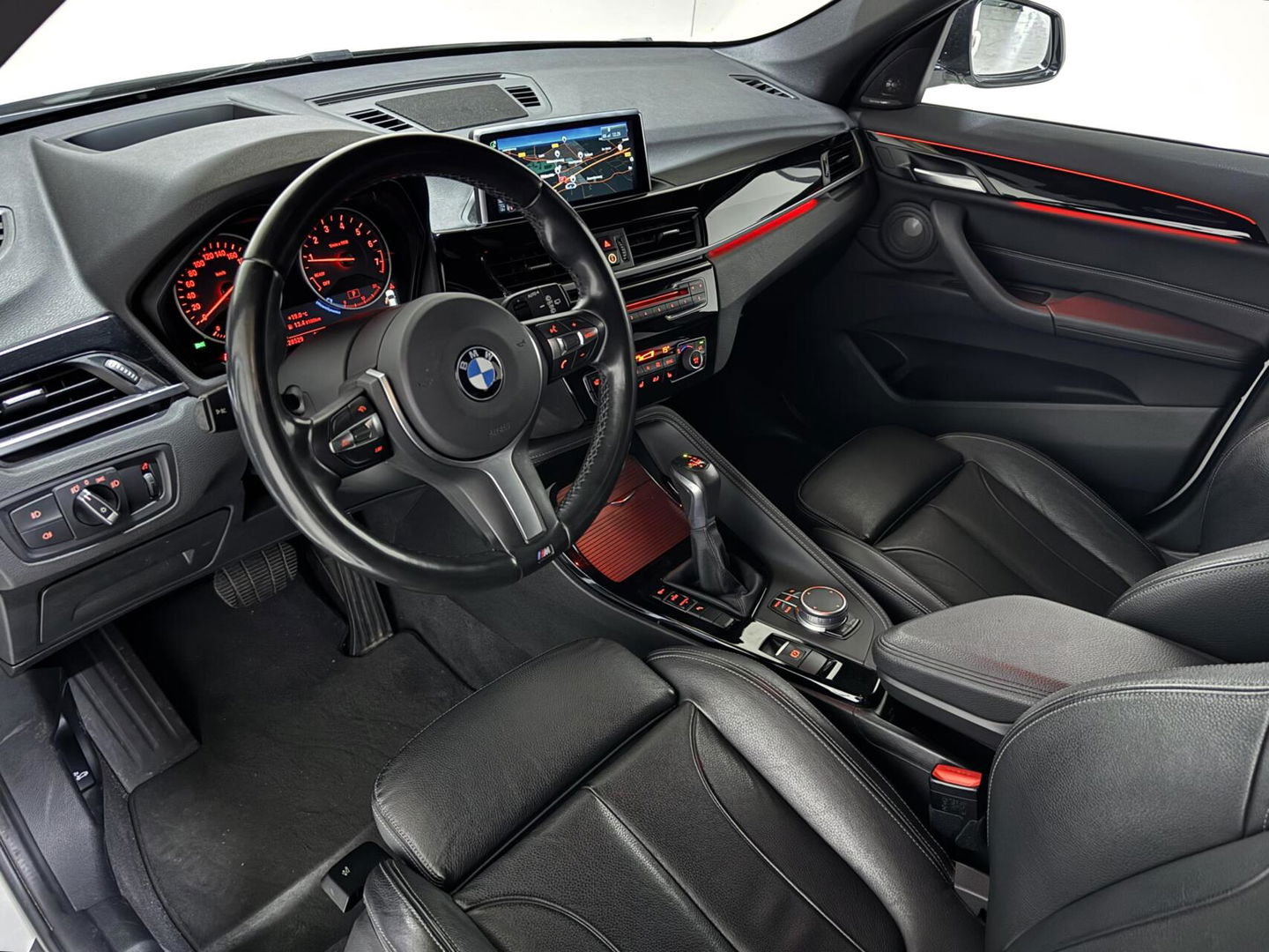 BMW X1 sDrive20i Sport Pano Leer H/K HUD Sfeerverl NAP