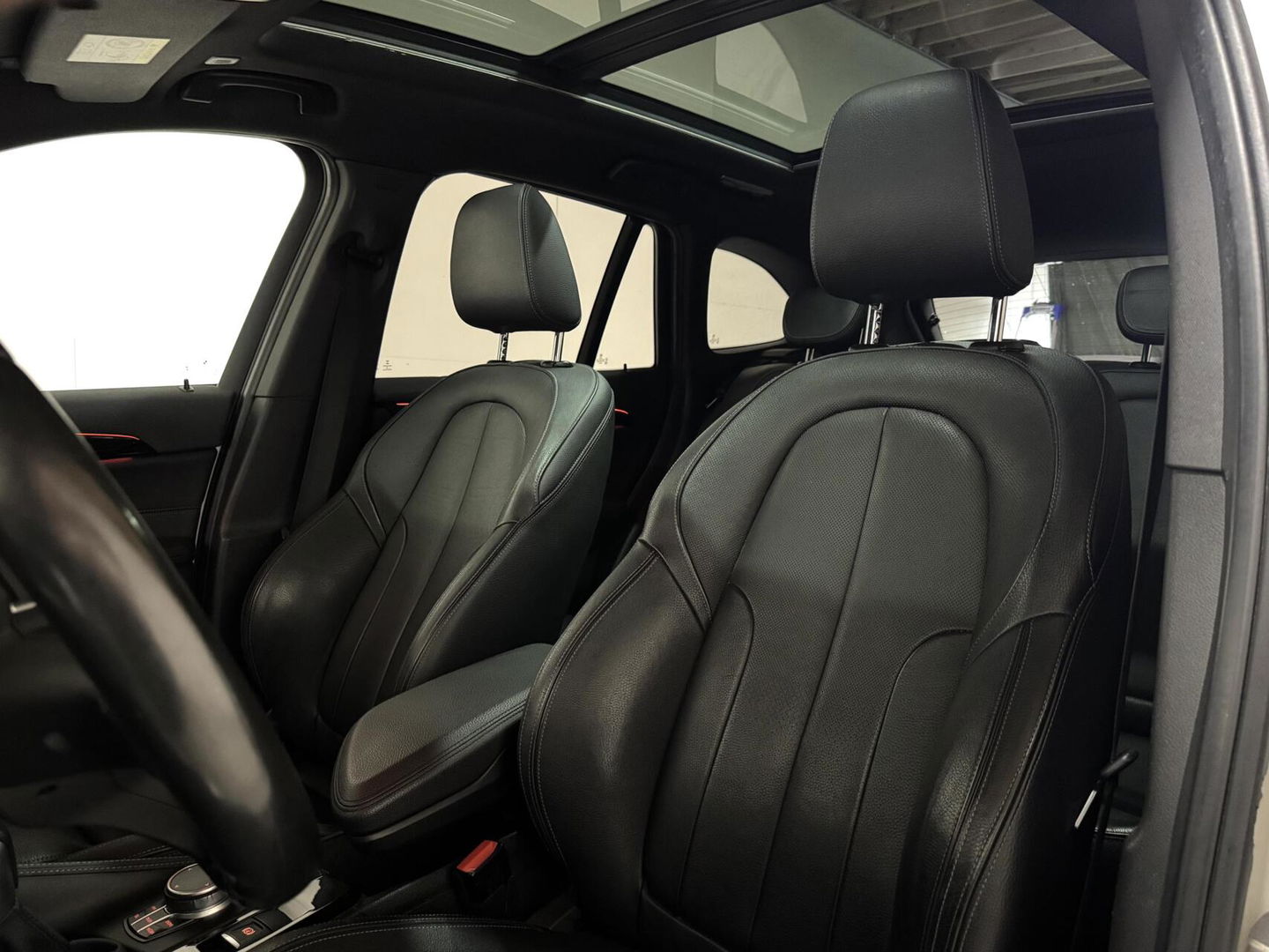 BMW X1 sDrive20i Sport Pano Leer H/K HUD Sfeerverl NAP