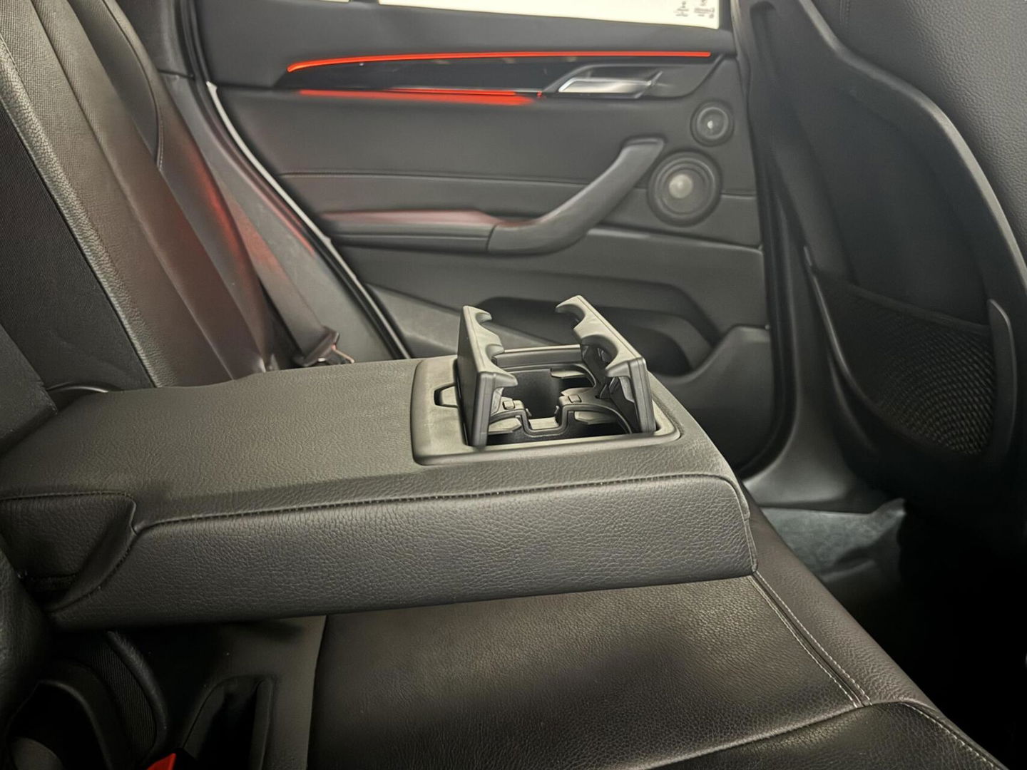 BMW X1 sDrive20i Sport Pano Leer H/K HUD Sfeerverl NAP