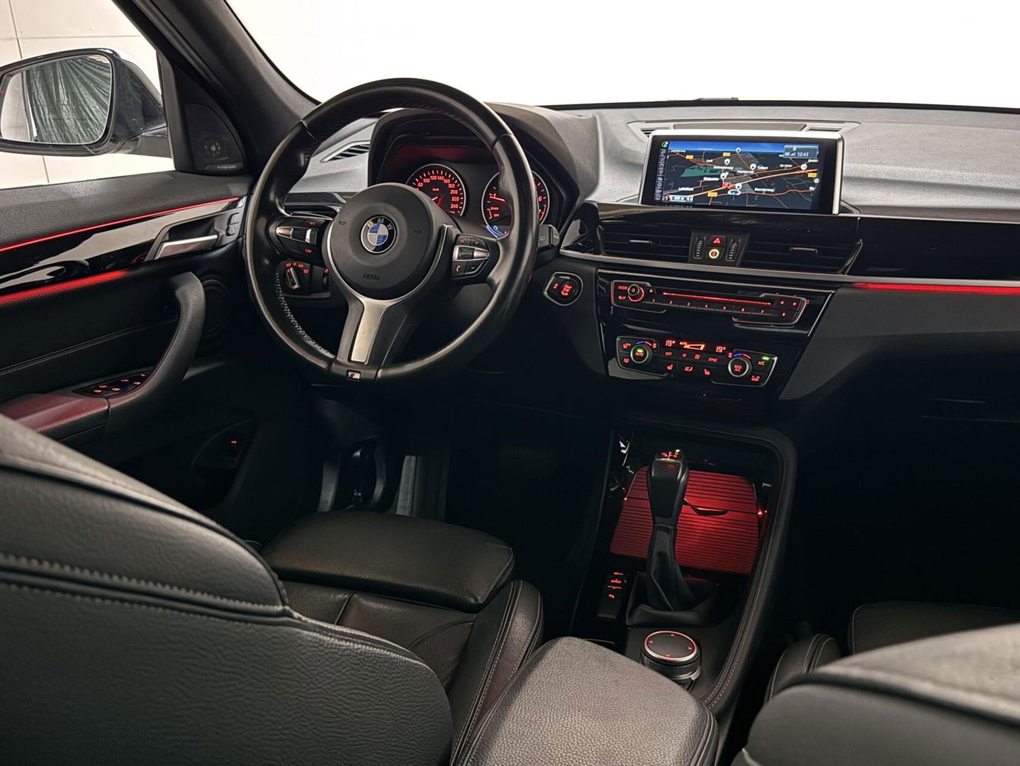 BMW X1 sDrive20i Sport Pano Leer H/K HUD Sfeerverl NAP