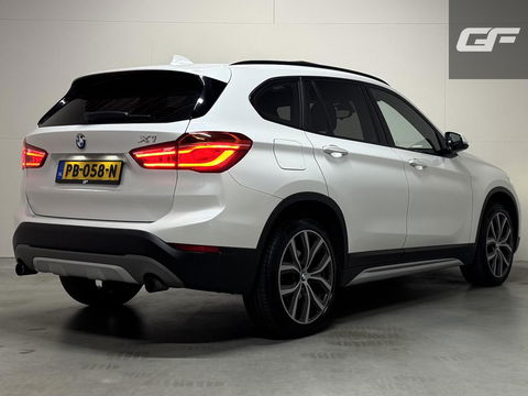 BMW X1 sDrive20i Sport Pano Leer H/K HUD Sfeerverl NAP