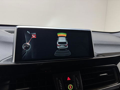 BMW X1 sDrive20i Sport Pano Leer H/K HUD Sfeerverl NAP