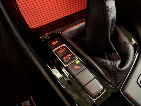 BMW X1 sDrive20i Sport Pano Leer H/K HUD Sfeerverl NAP