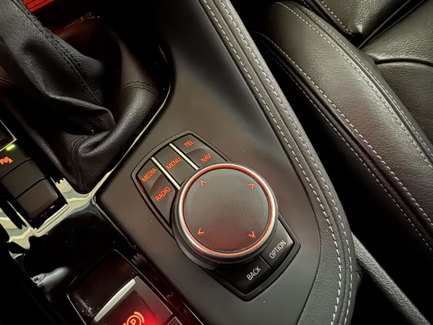 BMW X1 sDrive20i Sport Pano Leer H/K HUD Sfeerverl NAP