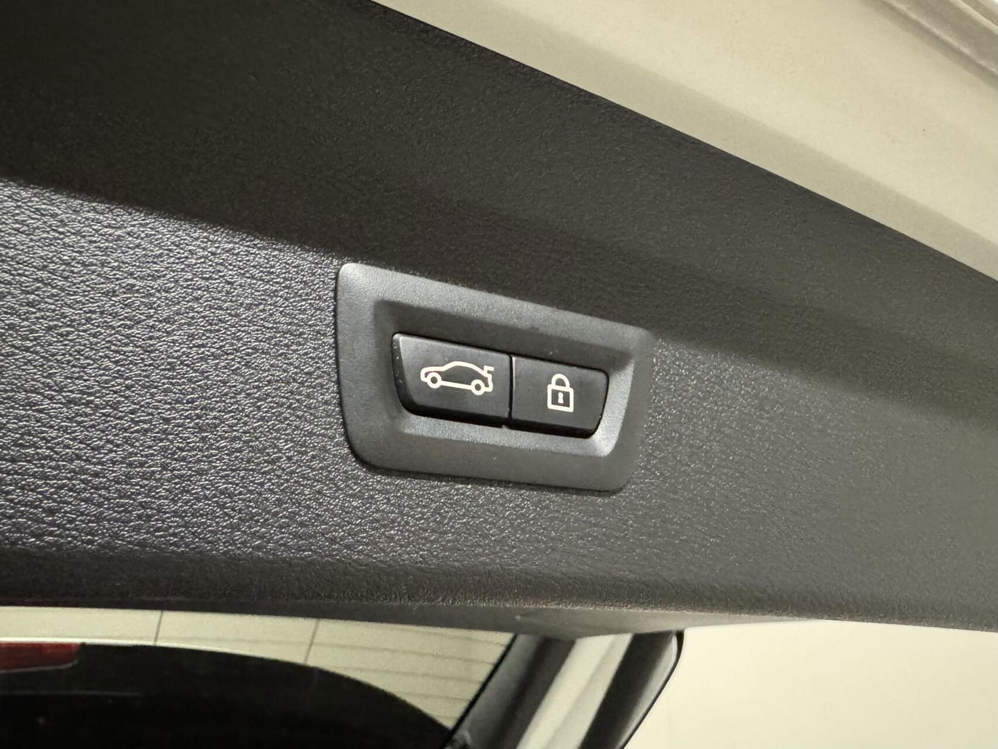 BMW X1 sDrive20i Sport Pano Leer H/K HUD Sfeerverl NAP