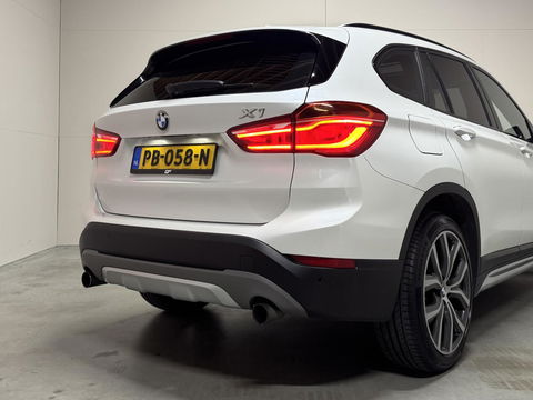 BMW X1 sDrive20i Sport Pano Leer H/K HUD Sfeerverl NAP