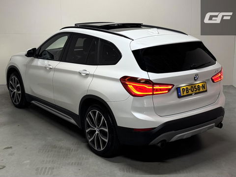 BMW X1 sDrive20i Sport Pano Leer H/K HUD Sfeerverl NAP