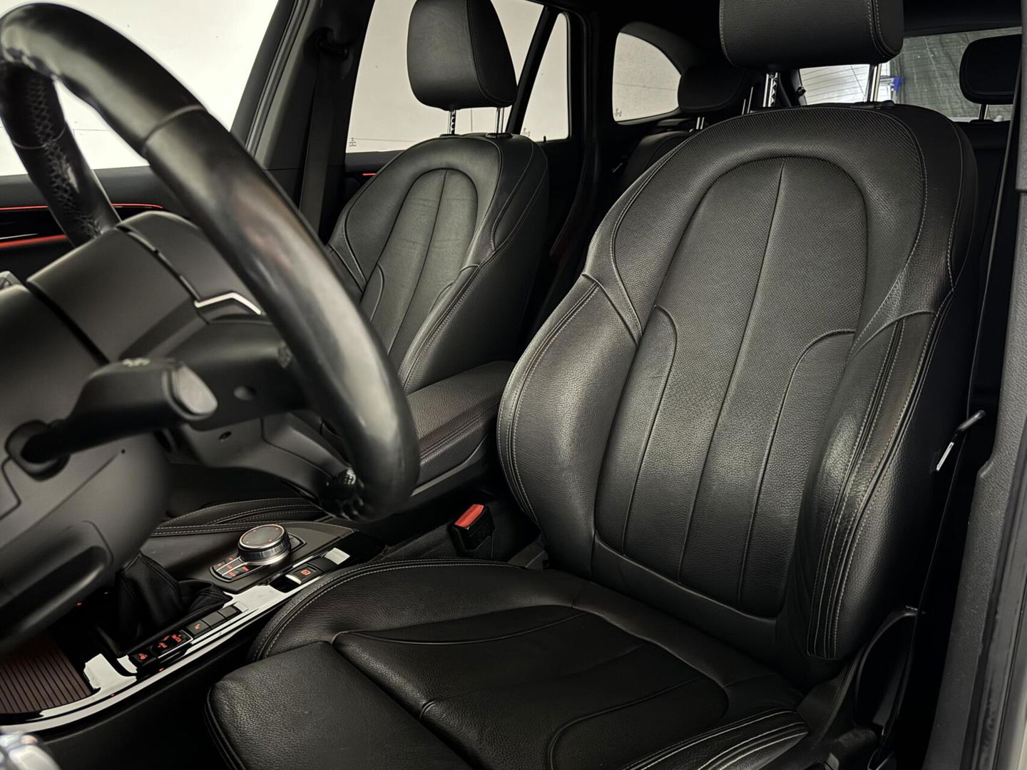 BMW X1 sDrive20i Sport Pano Leer H/K HUD Sfeerverl NAP