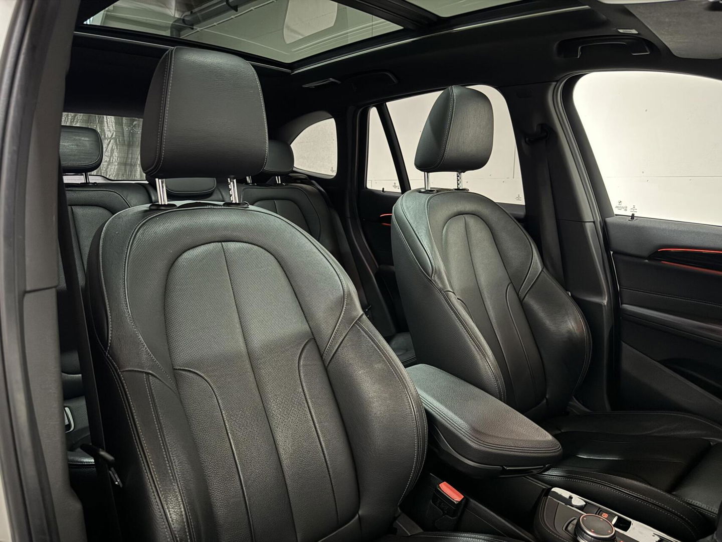 BMW X1 sDrive20i Sport Pano Leer H/K HUD Sfeerverl NAP