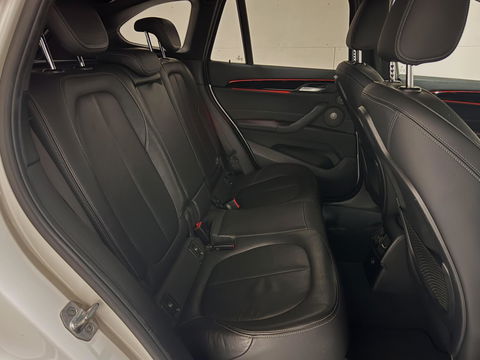 BMW X1 sDrive20i Sport Pano Leer H/K HUD Sfeerverl NAP