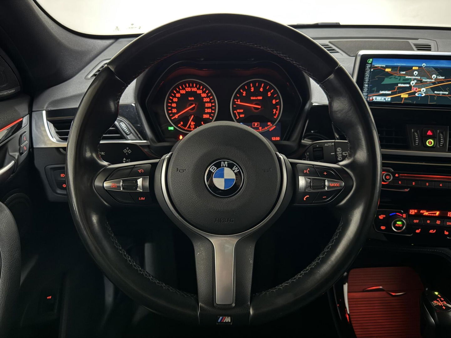 BMW X1 sDrive20i Sport Pano Leer H/K HUD Sfeerverl NAP