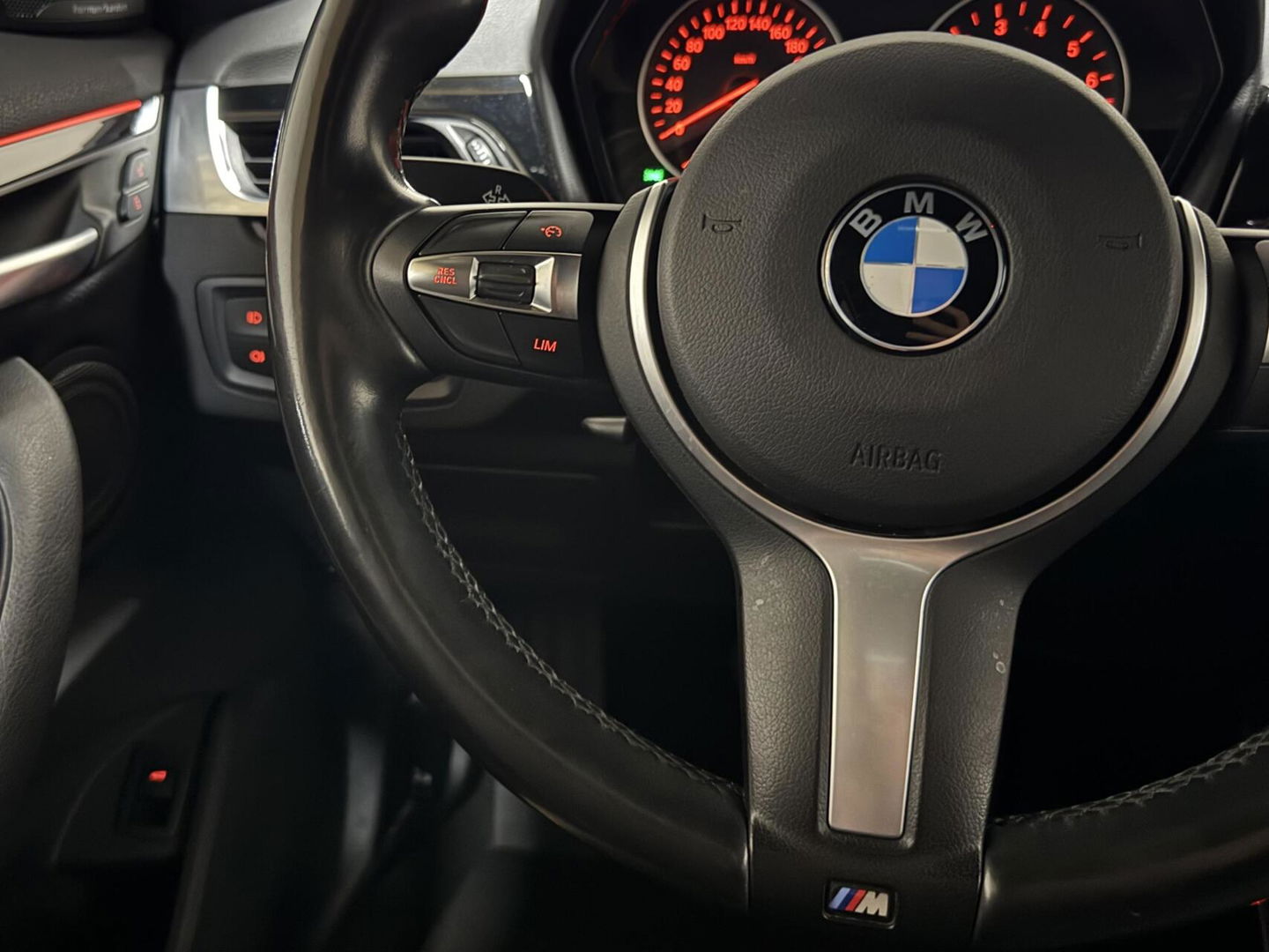 BMW X1 sDrive20i Sport Pano Leer H/K HUD Sfeerverl NAP