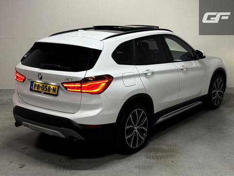 BMW X1 sDrive20i Sport Pano Leer H/K HUD Sfeerverl NAP