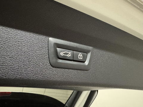 BMW X1 sDrive20i Sport Pano Leer H/K HUD Sfeerverl NAP