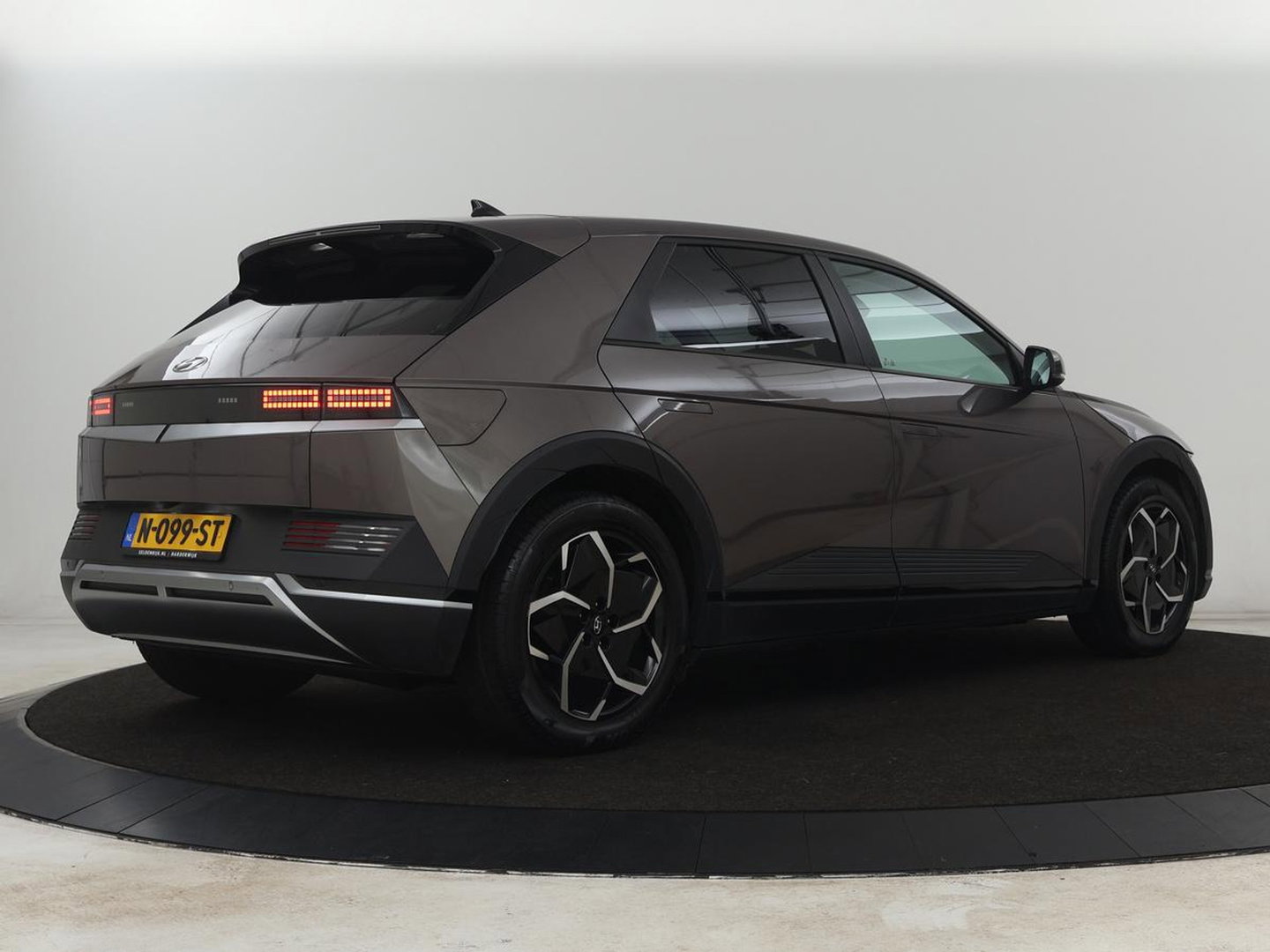 Hyundai IONIQ 5 Style 73kWh | SOH 99% | 3-Fase | Warmtepomp | Stoelverwarming | Adaptive cruise | Camera | Carplay | Keyless | Full LED | Digital Cockpit | Climate control