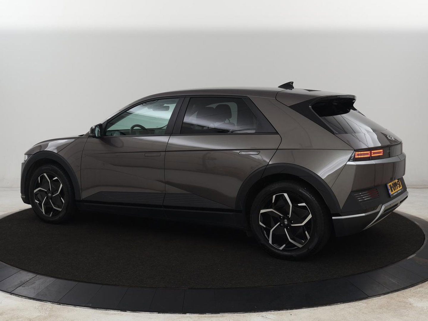 Hyundai IONIQ 5 Style 73kWh | SOH 99% | 3-Fase | Warmtepomp | Stoelverwarming | Adaptive cruise | Camera | Carplay | Keyless | Full LED | Digital Cockpit | Climate control