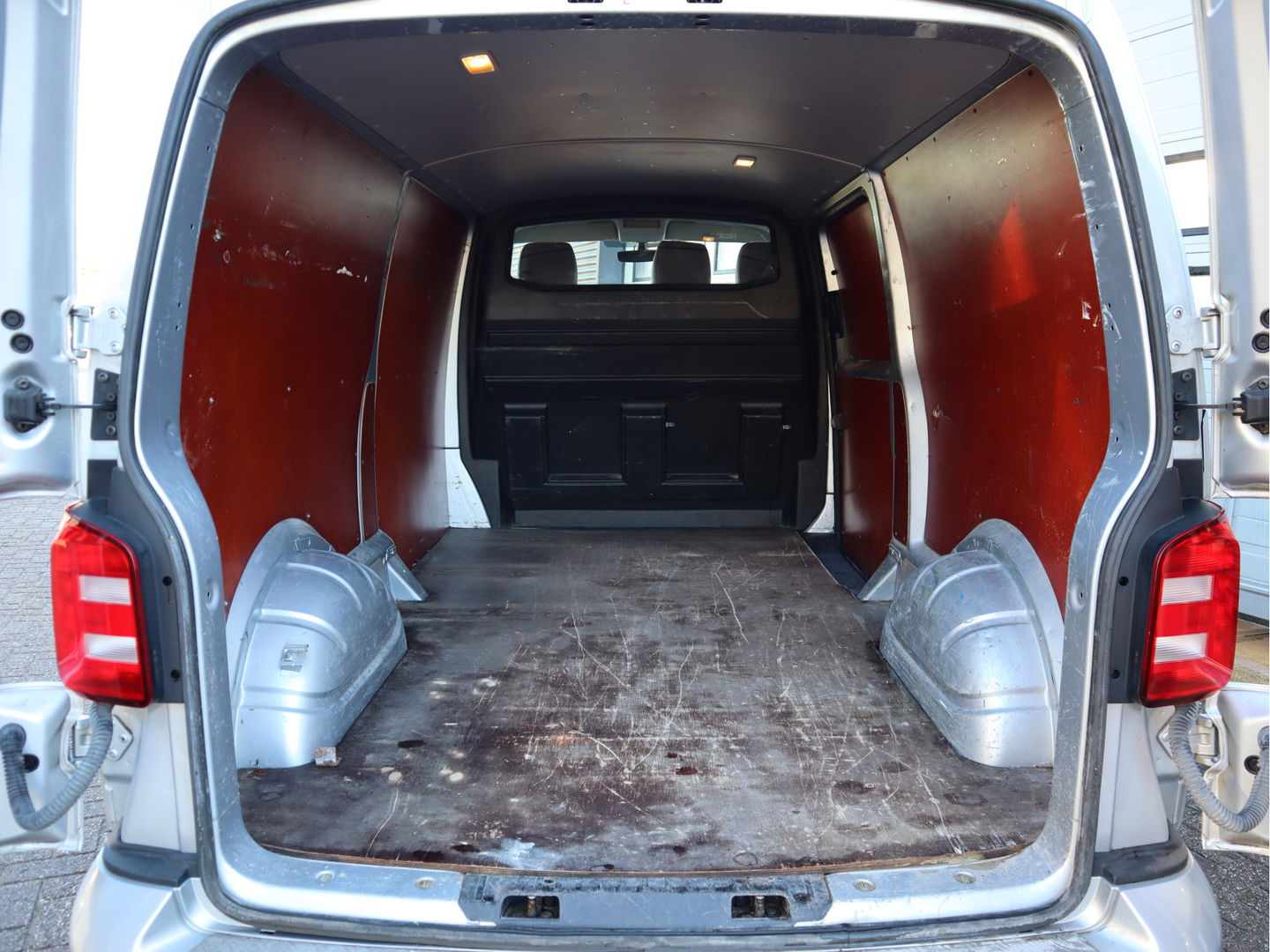 Volkswagen Transporter 2.0 TDI 150pk Euro 6 Automaat - L2 Lang - Trekhaak - Leer