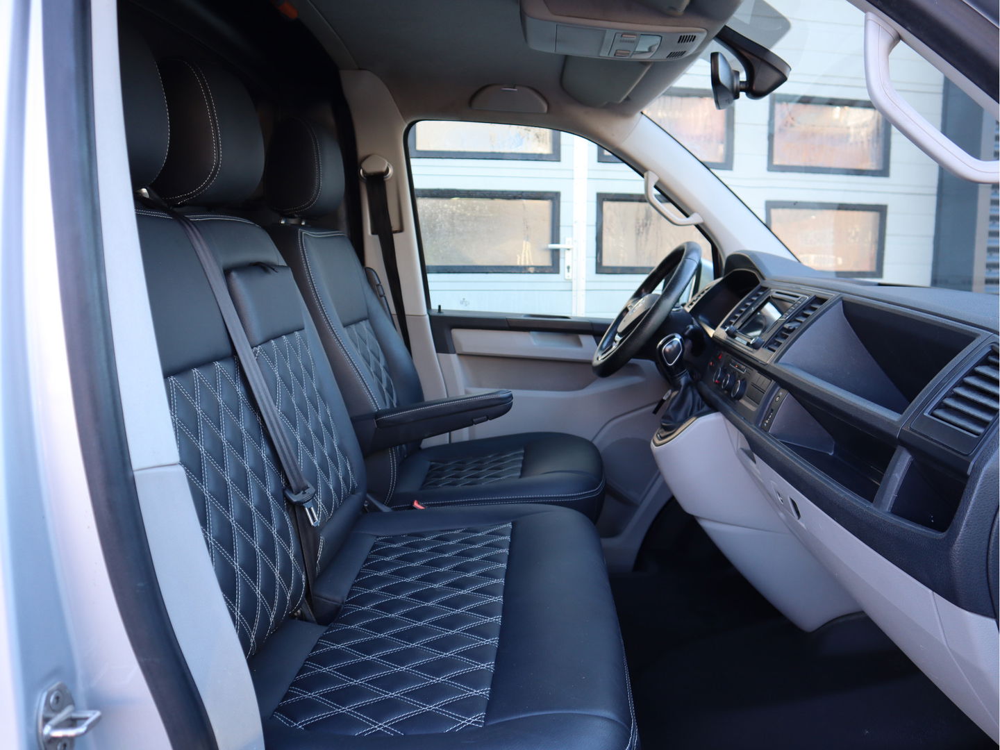 Volkswagen Transporter 2.0 TDI 150pk Euro 6 Automaat - L2 Lang - Trekhaak - Leer